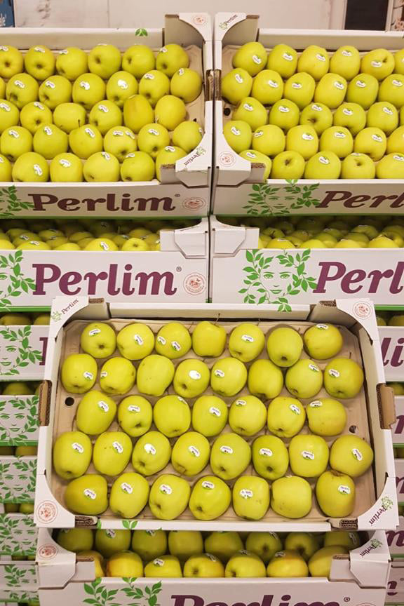 Golden delicious Apples